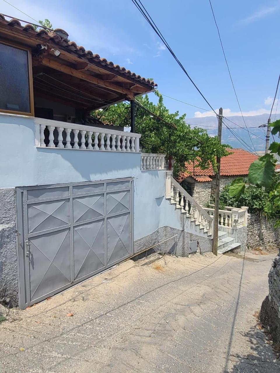 Bertis Guest House Gjirokaster Exterior photo